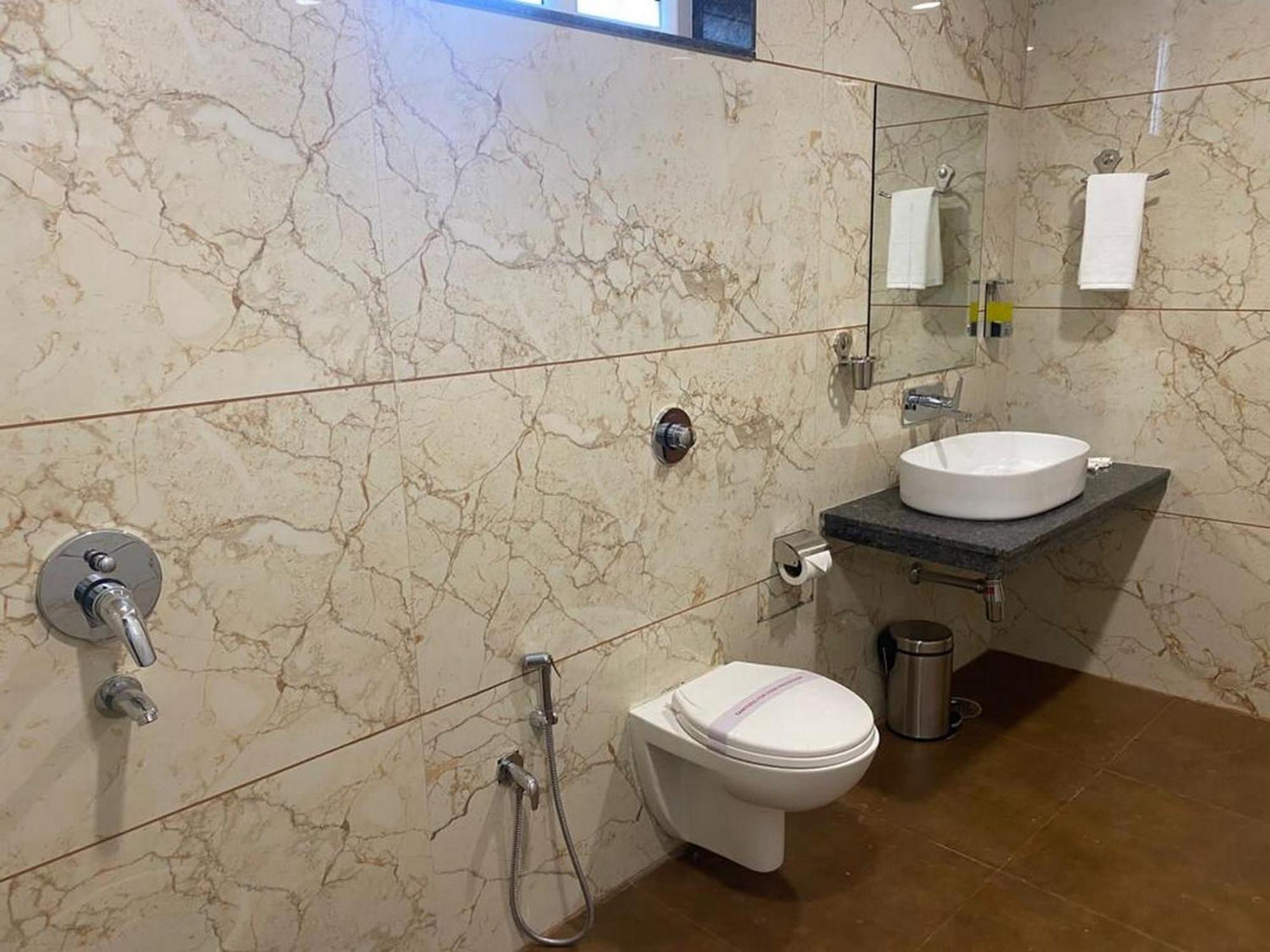 Hotel Eleven Heights Μποπάλ Εξωτερικό φωτογραφία