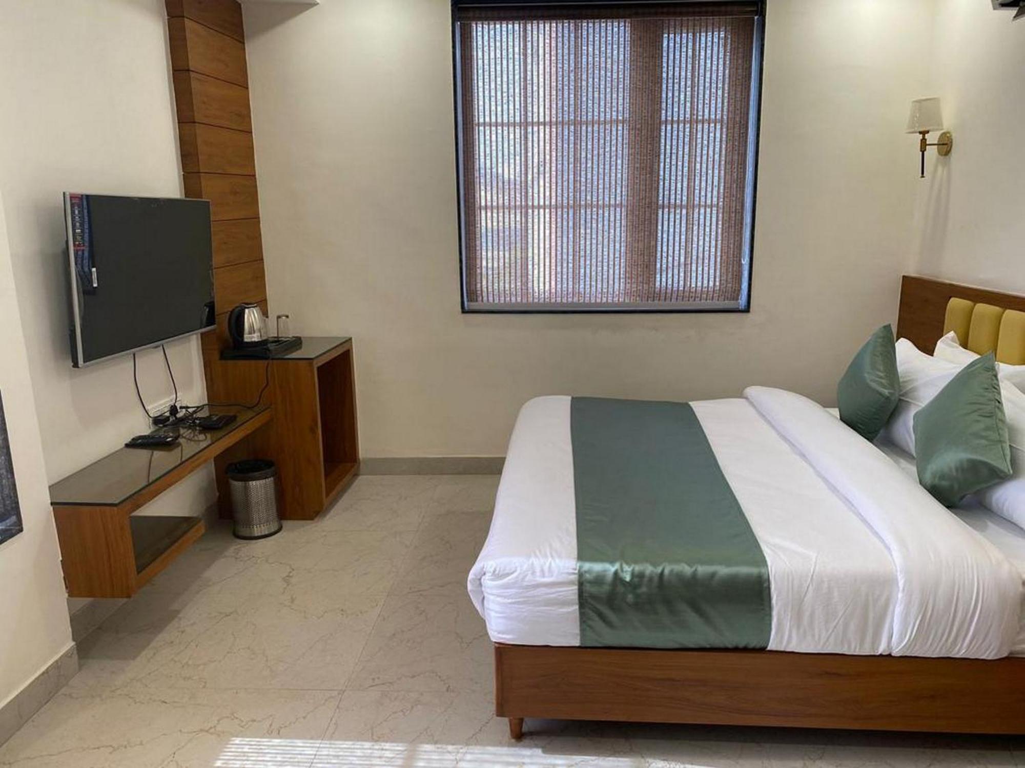 Hotel Eleven Heights Μποπάλ Εξωτερικό φωτογραφία