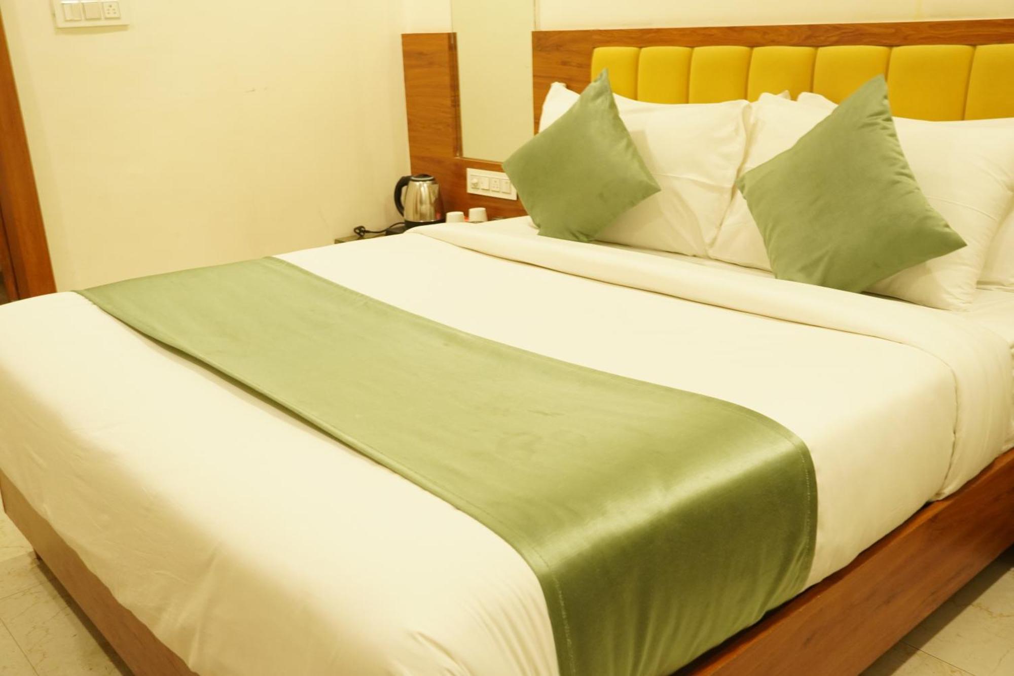 Hotel Eleven Heights Μποπάλ Εξωτερικό φωτογραφία