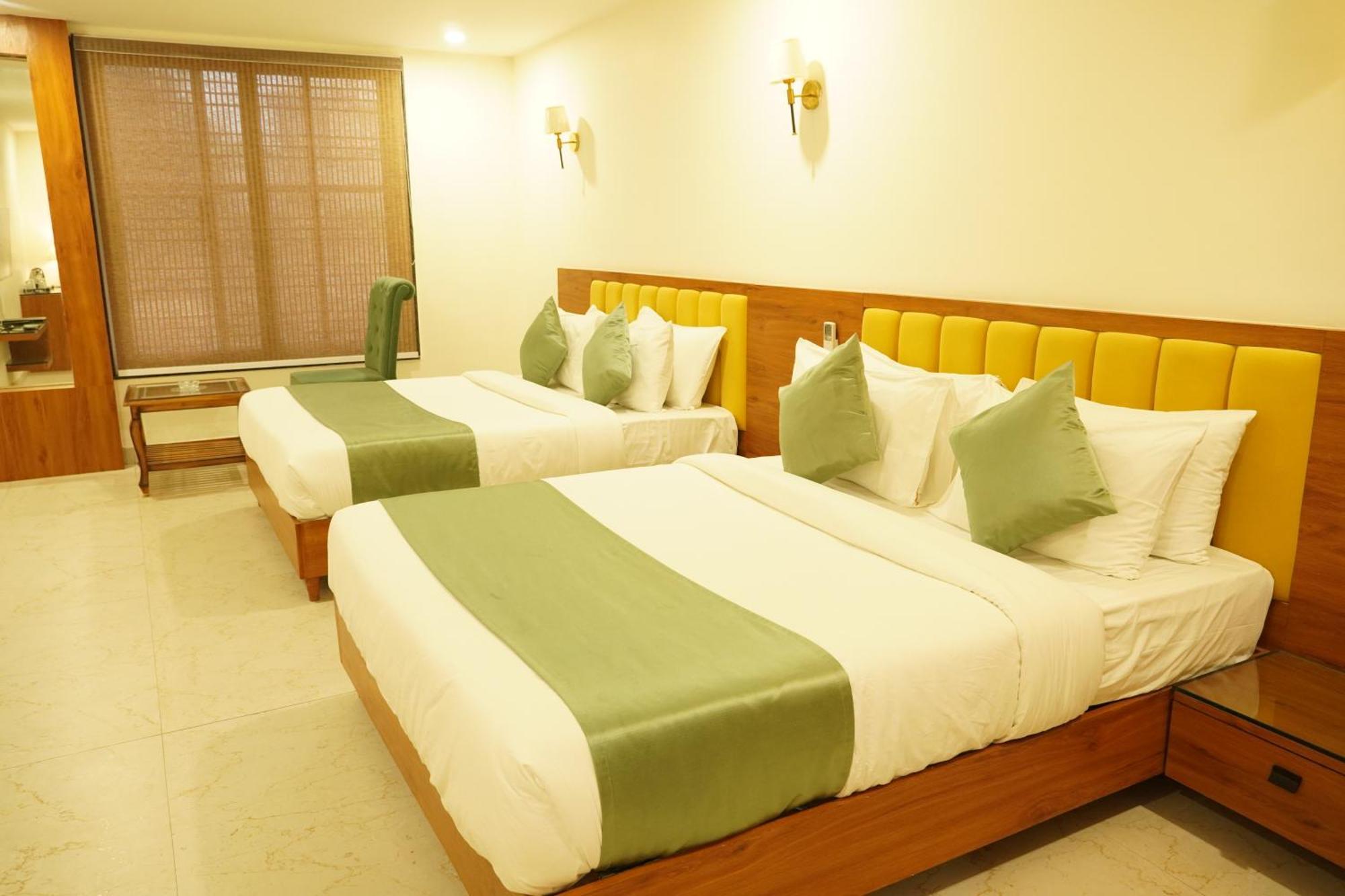 Hotel Eleven Heights Μποπάλ Εξωτερικό φωτογραφία