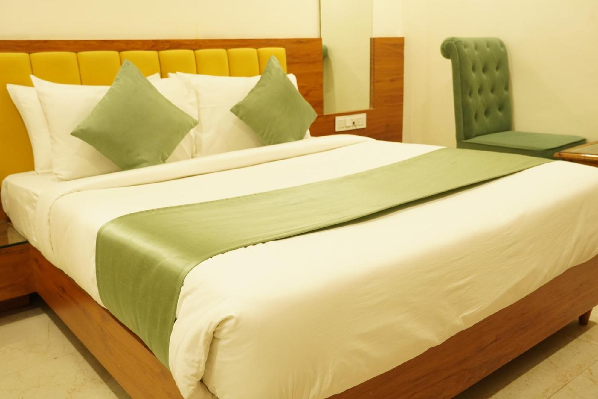 Hotel Eleven Heights Μποπάλ Εξωτερικό φωτογραφία