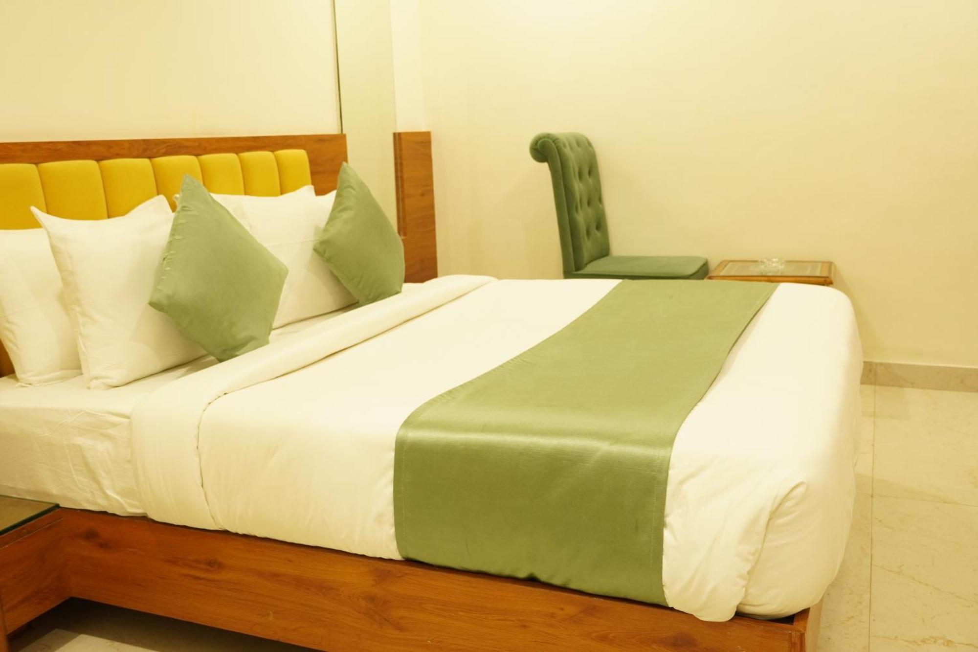 Hotel Eleven Heights Μποπάλ Εξωτερικό φωτογραφία