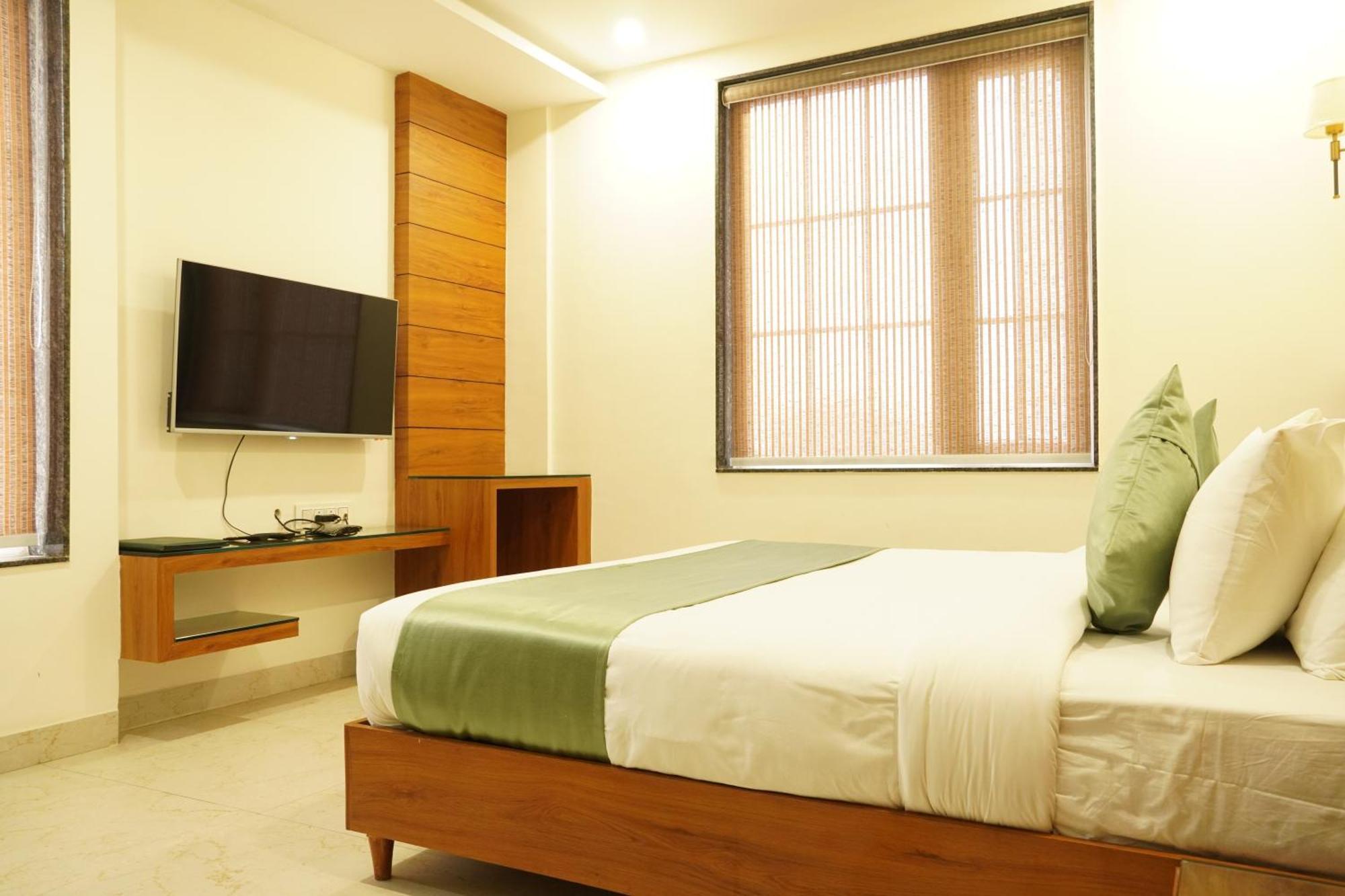 Hotel Eleven Heights Μποπάλ Εξωτερικό φωτογραφία