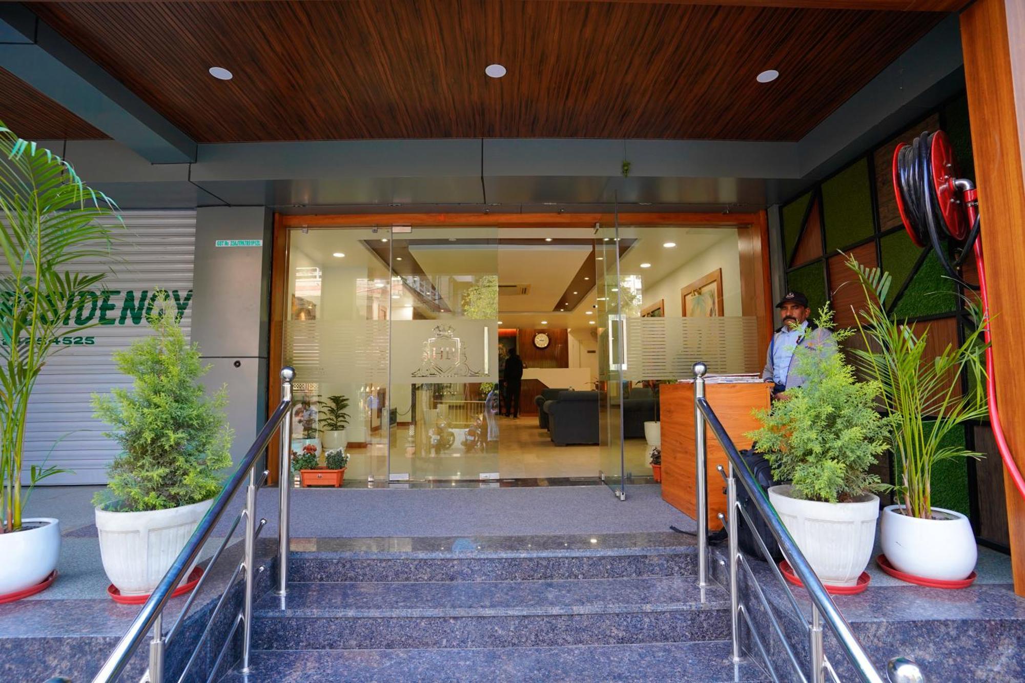 Hotel Eleven Heights Μποπάλ Εξωτερικό φωτογραφία