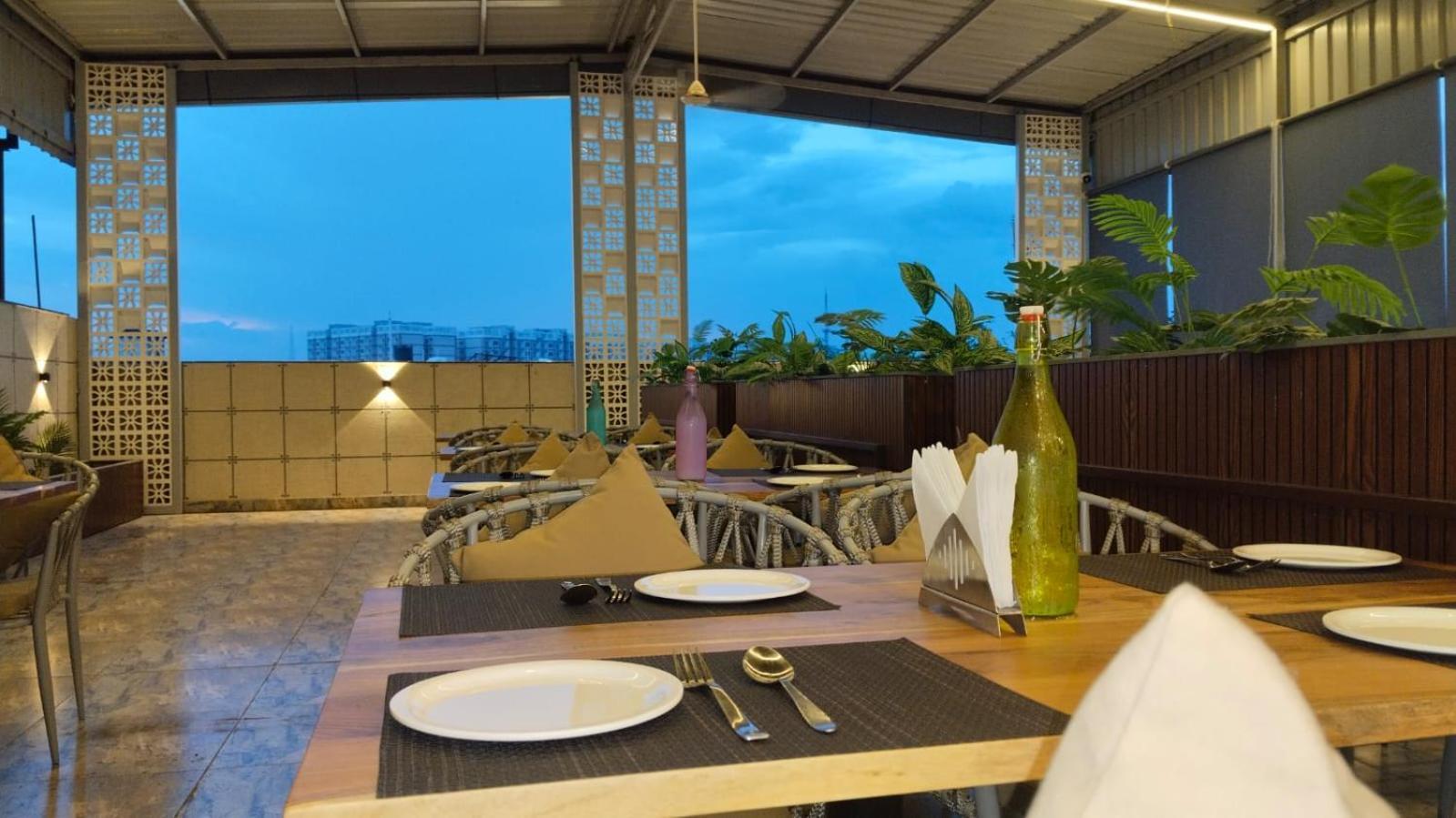 Hotel Eleven Heights Μποπάλ Εξωτερικό φωτογραφία
