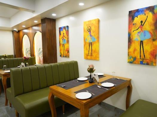 Hotel Eleven Heights Μποπάλ Εξωτερικό φωτογραφία