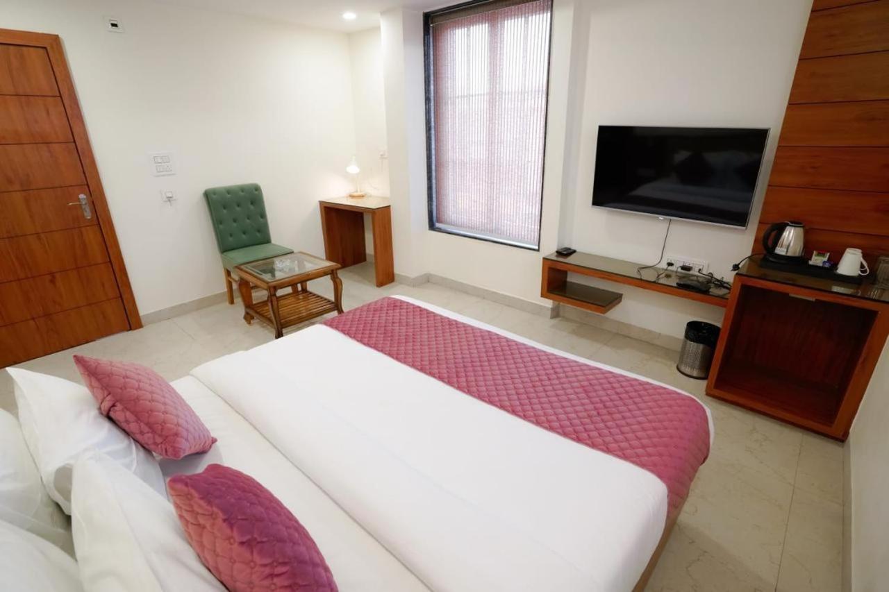 Hotel Eleven Heights Μποπάλ Εξωτερικό φωτογραφία